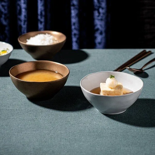  까사무띠 데프레 대접, 그레이 